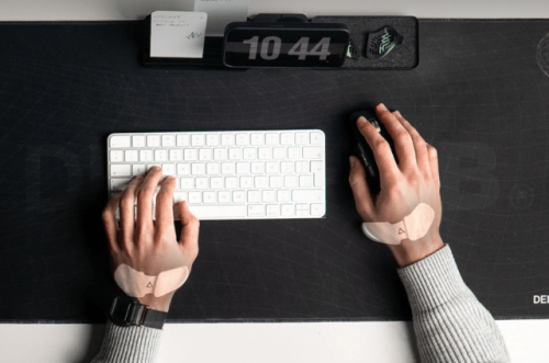 Upgrade dein Setup mit den ergonomischen Gadgets von DELTAHUB, die für Komfort, Leistung und gesünderes Arbeiten und Spielen entwickelt wurde!