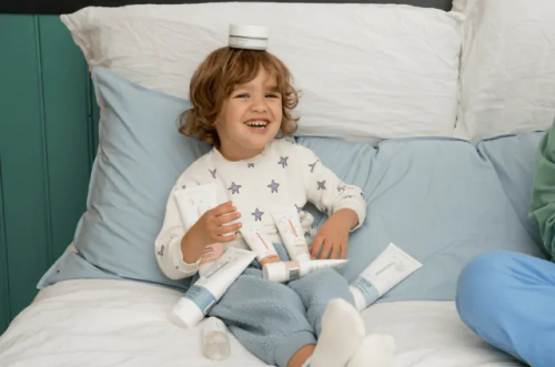 Naïf ist die Marke für sorgenfreie Baby- & Kinderpflege. Produkte für empfindliche Haut, ohne bedenkliche Inhaltsstoffe.